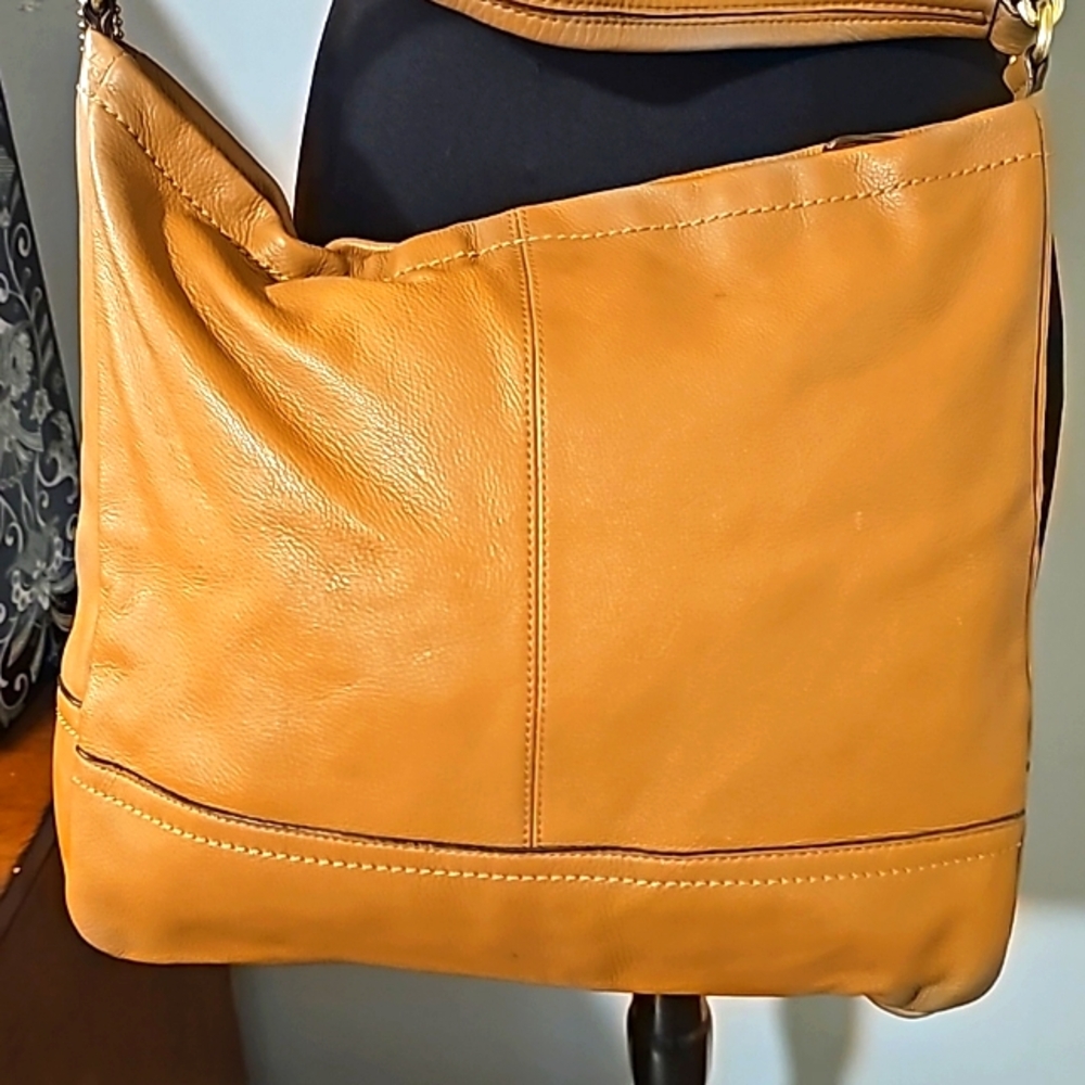 Coach Large Tan Leather Hobo Bag, Top Zip Closure - Picture 5 of 9